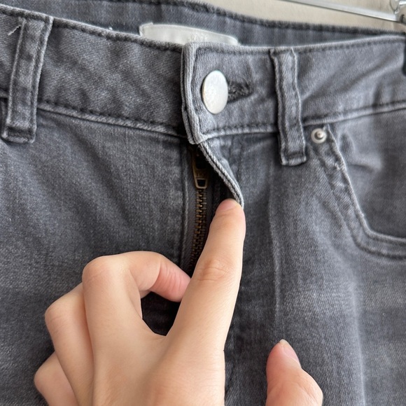 H&M Women's Distressed Grey Skinny Jeans, Size 8 - Picture 9 of 16